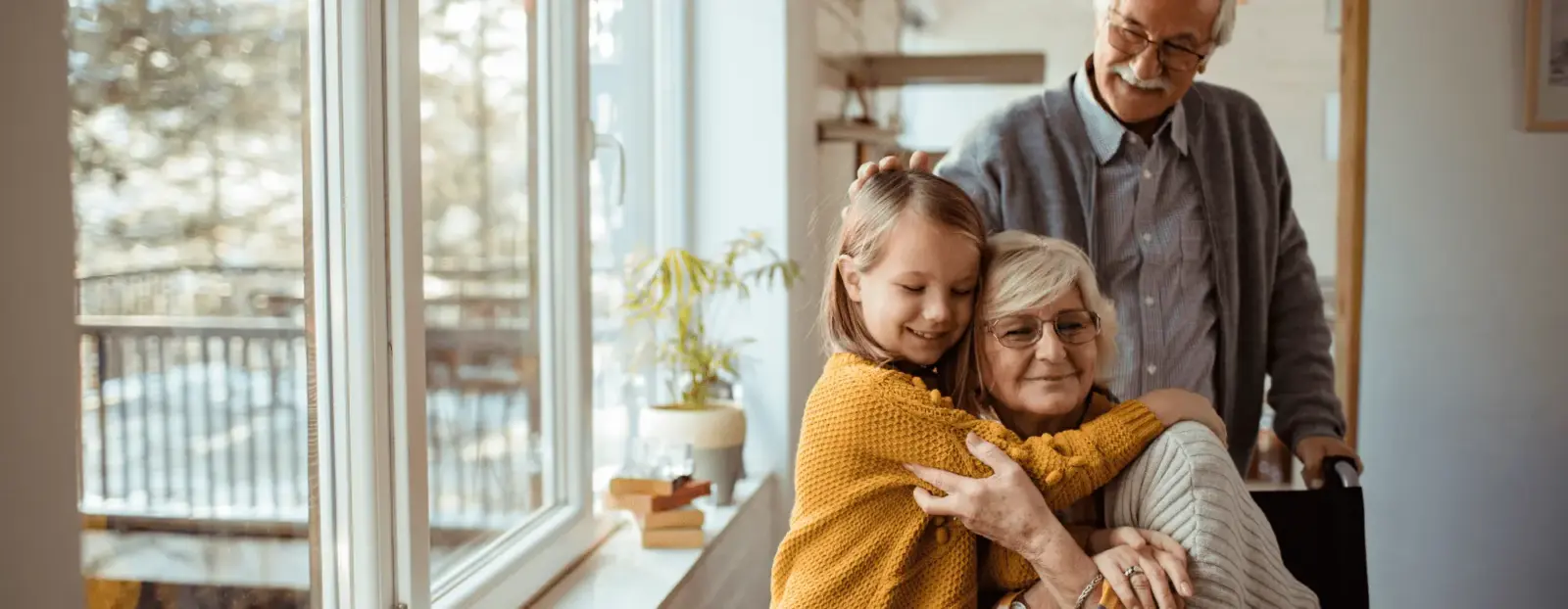 Homepage SYNERGY HomeCare Grandparents with Grandchild
