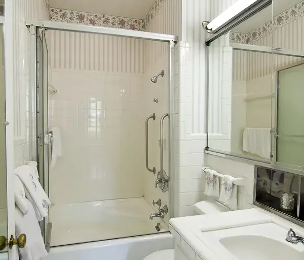 bigstock-outdated-bathroom-with-white-a-22133201.jpg