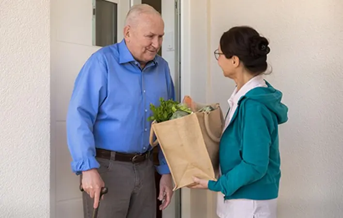 elderly-mn-getting-grocery-delivery-sm.jpg