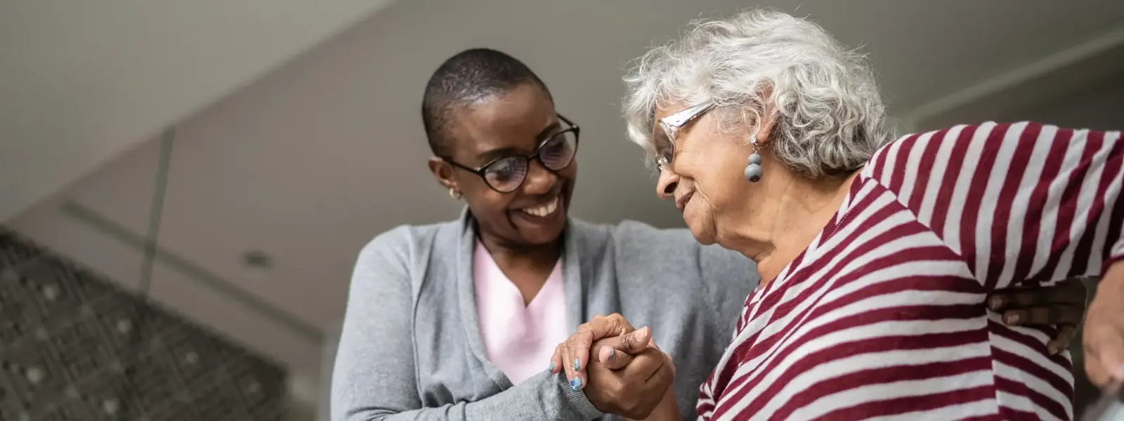 in-home-caregiver-assisting-elderly-woman-at-home-bkcrdn